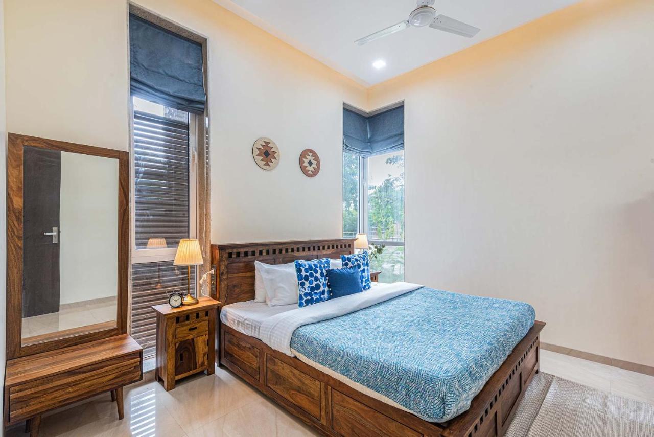 Sierra Skies By Stayvista - A Mountain-View Villa Featuring A Rooftop Swimming Pool, Jacuzzi, Turf, And A Gym For An Elevated Stay Lonavala Ngoại thất bức ảnh