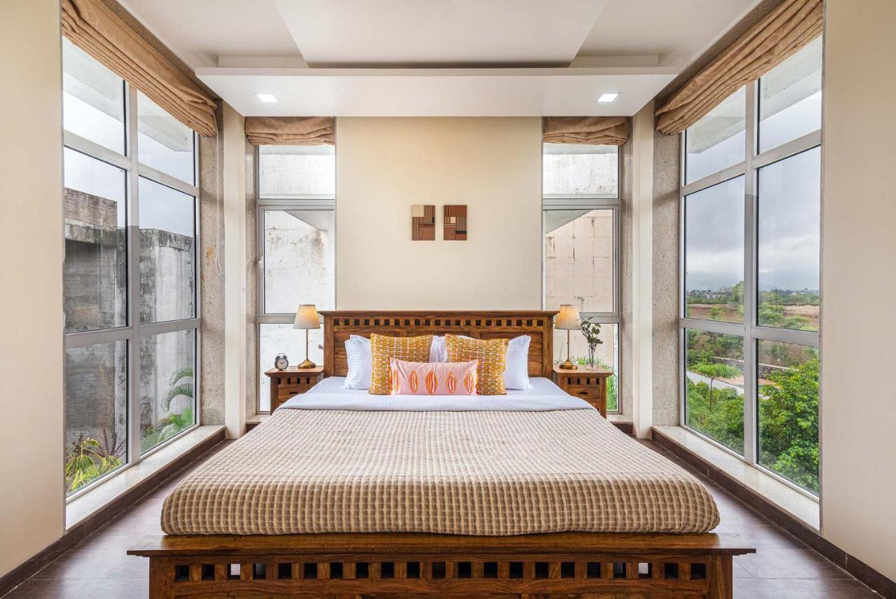 Sierra Skies By Stayvista - A Mountain-View Villa Featuring A Rooftop Swimming Pool, Jacuzzi, Turf, And A Gym For An Elevated Stay Lonavala Ngoại thất bức ảnh