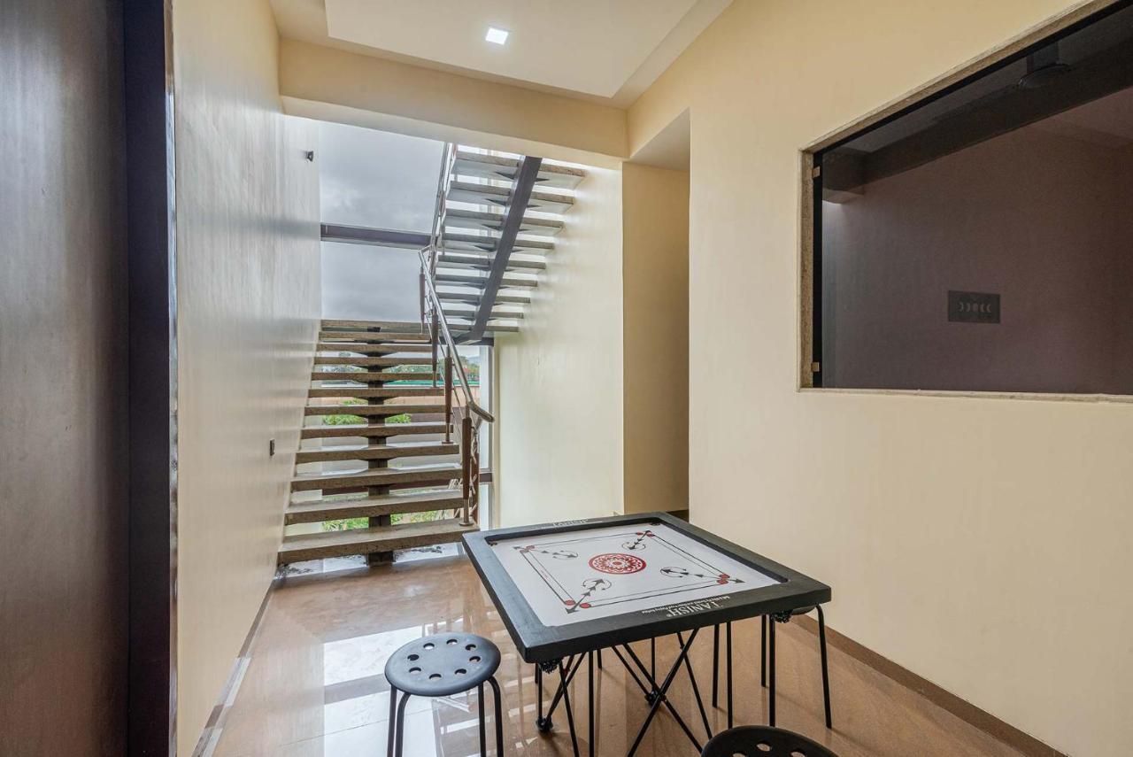 Sierra Skies By Stayvista - A Mountain-View Villa Featuring A Rooftop Swimming Pool, Jacuzzi, Turf, And A Gym For An Elevated Stay Lonavala Ngoại thất bức ảnh