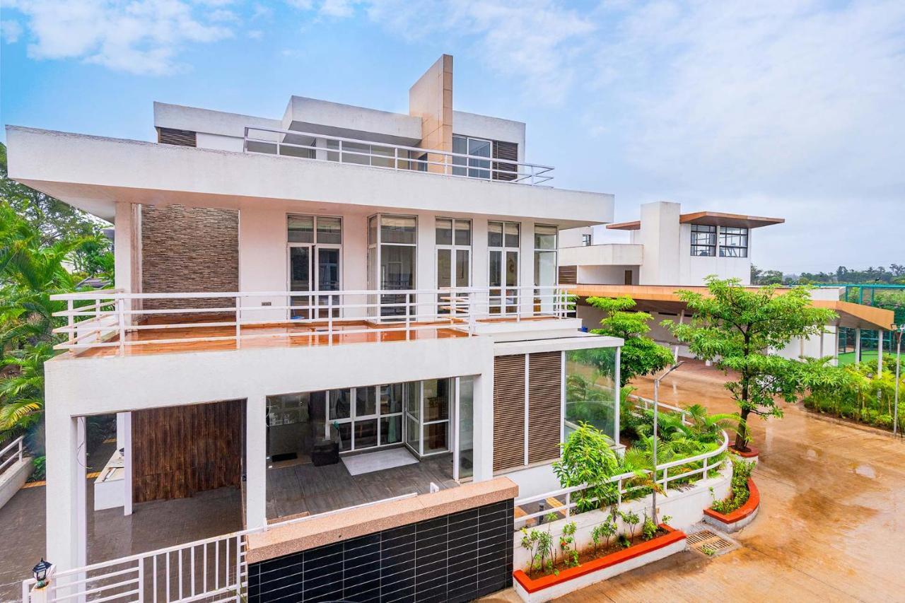 Sierra Skies By Stayvista - A Mountain-View Villa Featuring A Rooftop Swimming Pool, Jacuzzi, Turf, And A Gym For An Elevated Stay Lonavala Ngoại thất bức ảnh