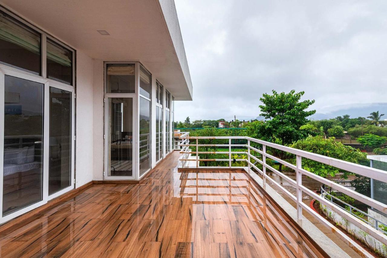 Sierra Skies By Stayvista - A Mountain-View Villa Featuring A Rooftop Swimming Pool, Jacuzzi, Turf, And A Gym For An Elevated Stay Lonavala Ngoại thất bức ảnh