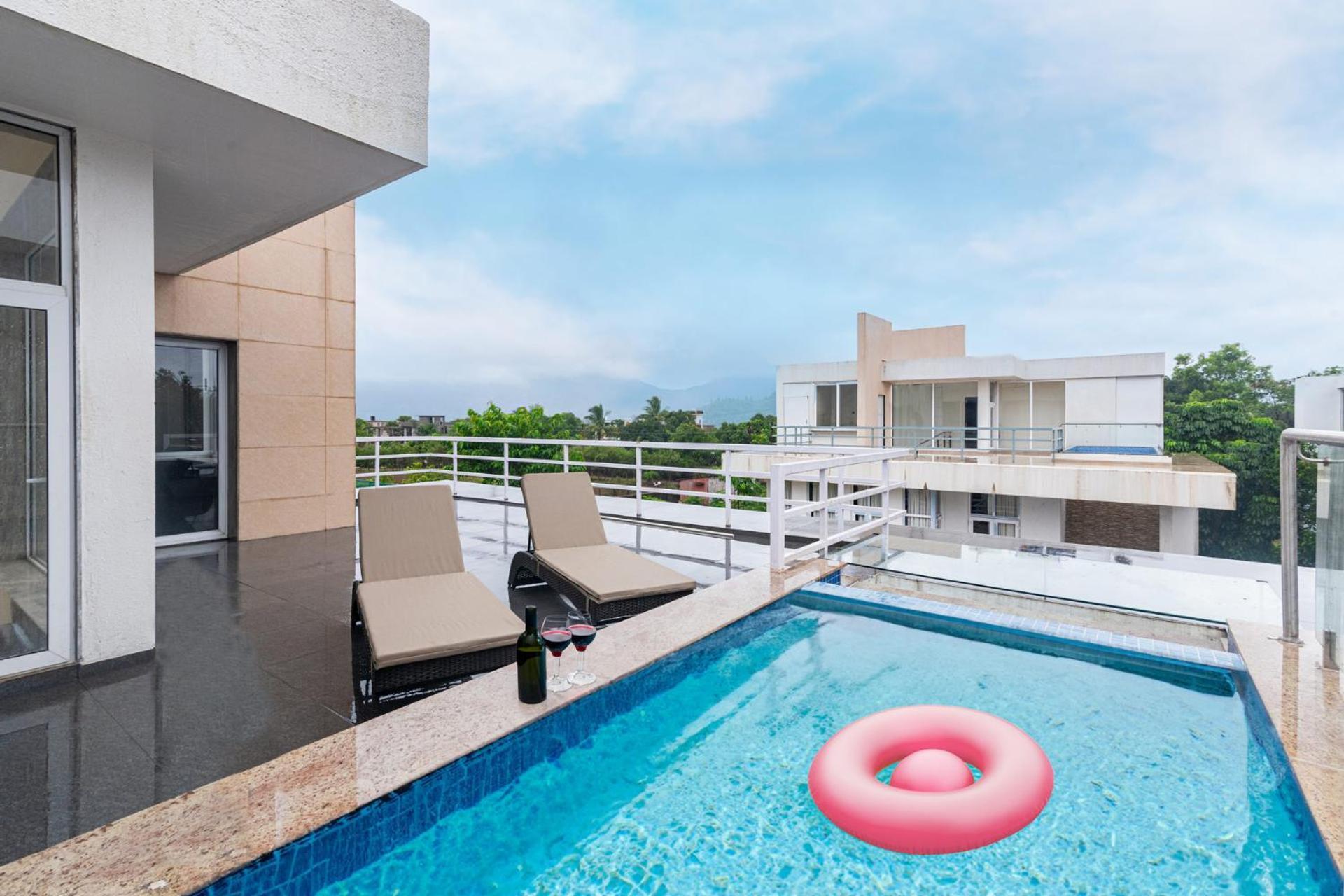 Sierra Skies By Stayvista - A Mountain-View Villa Featuring A Rooftop Swimming Pool, Jacuzzi, Turf, And A Gym For An Elevated Stay Lonavala Ngoại thất bức ảnh